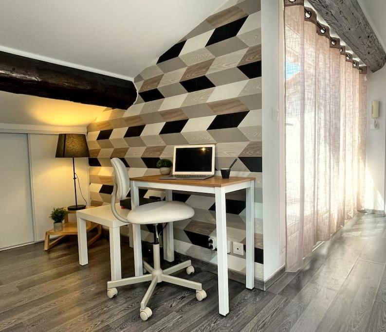 Charme Urbain Sous Les Toits-Terrasse/Clim/Parking Apartment Безие Екстериор снимка